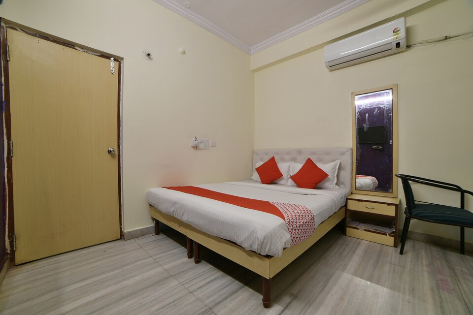 OYO Hotel R Inn Residency Near Alcazar Mall, Banjara Hills, Hyderabad
