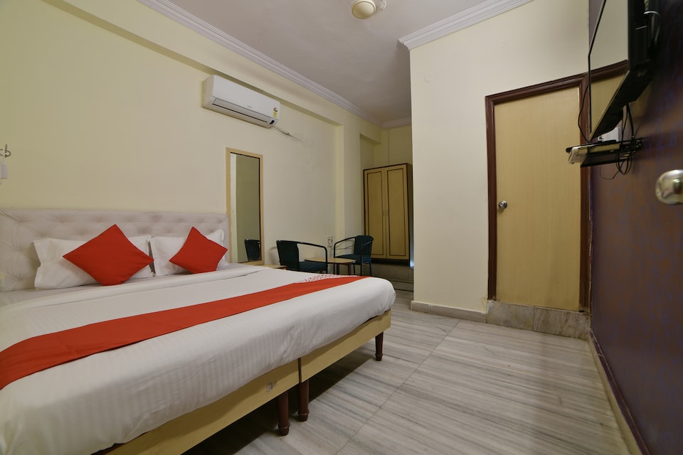 OYO Hotel R Inn Residency Near Alcazar Mall, Banjara Hills, Hyderabad