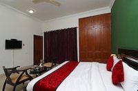 OYO Hotel Ashray Near Botanic Garden Of Indian Republic