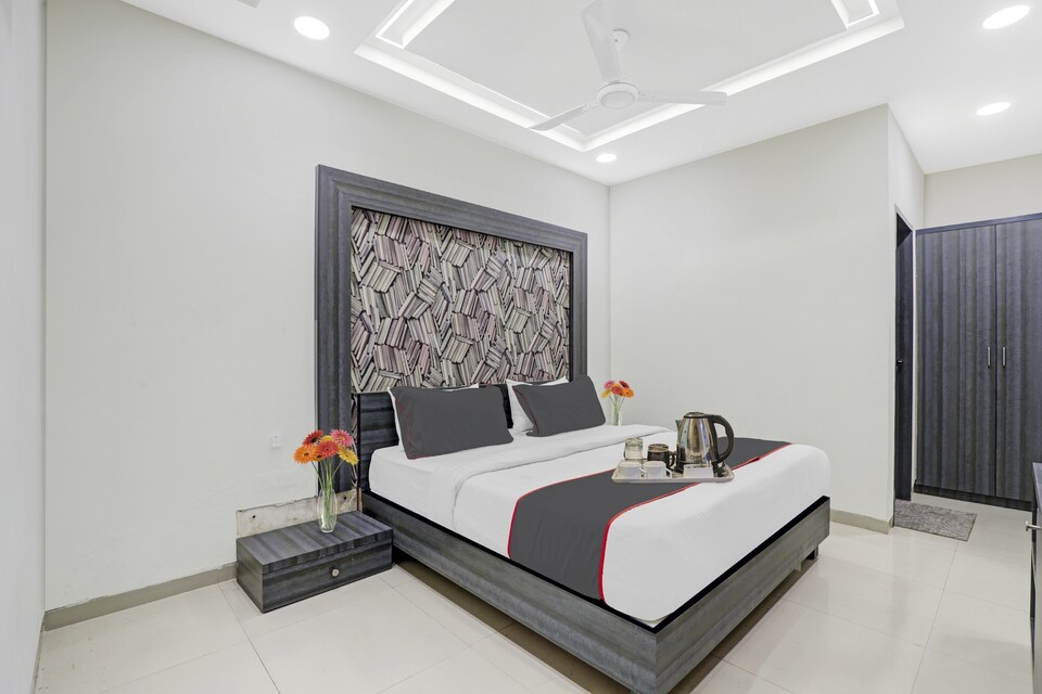 Collection O Hotel Pearl Villa, Vastrapur Ahmedabad, Ahmedabad