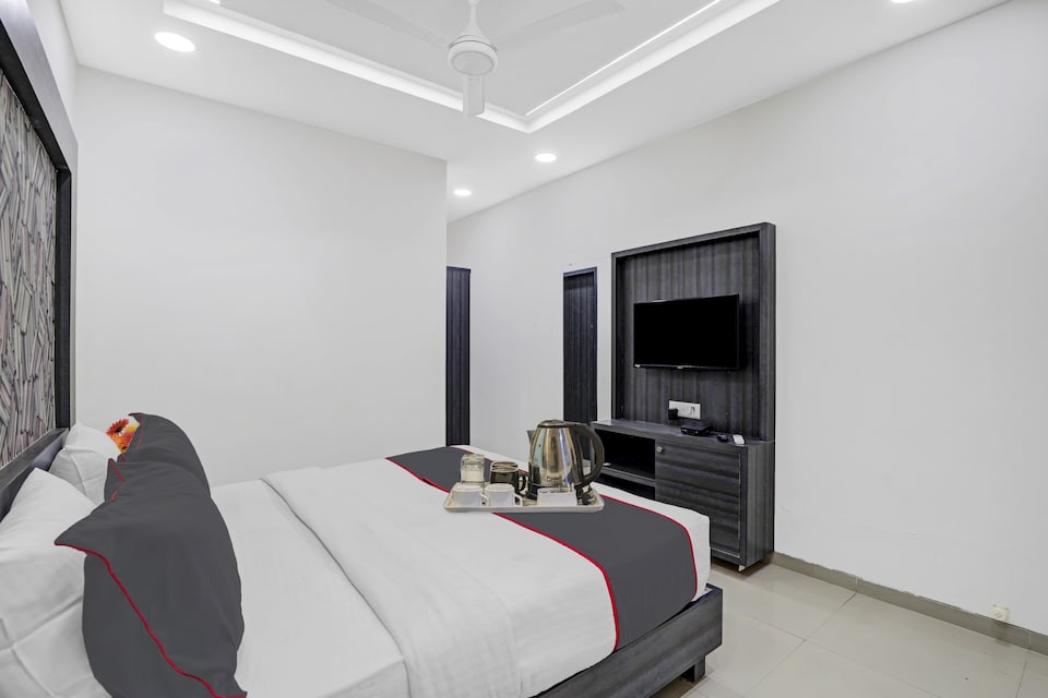 Collection O Hotel Pearl Villa, Vastrapur Ahmedabad, Ahmedabad