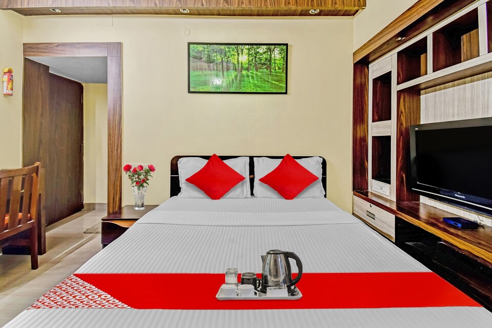 OYO Swarup Regency Near City Centre Salt Lake, Salt Lake Kolkata, Kolkata