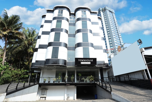 Super Townhouse Malabar Illam Kochi