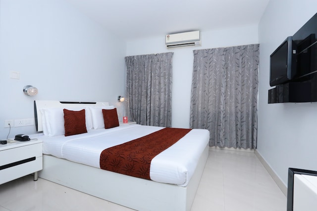Super Townhouse Malabar Illam