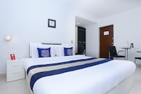 Super Townhouse Malabar Illam