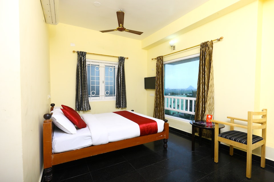 OYO 10630 Hotel Nano Turf, Maatuthavani Bus Stand, Madurai