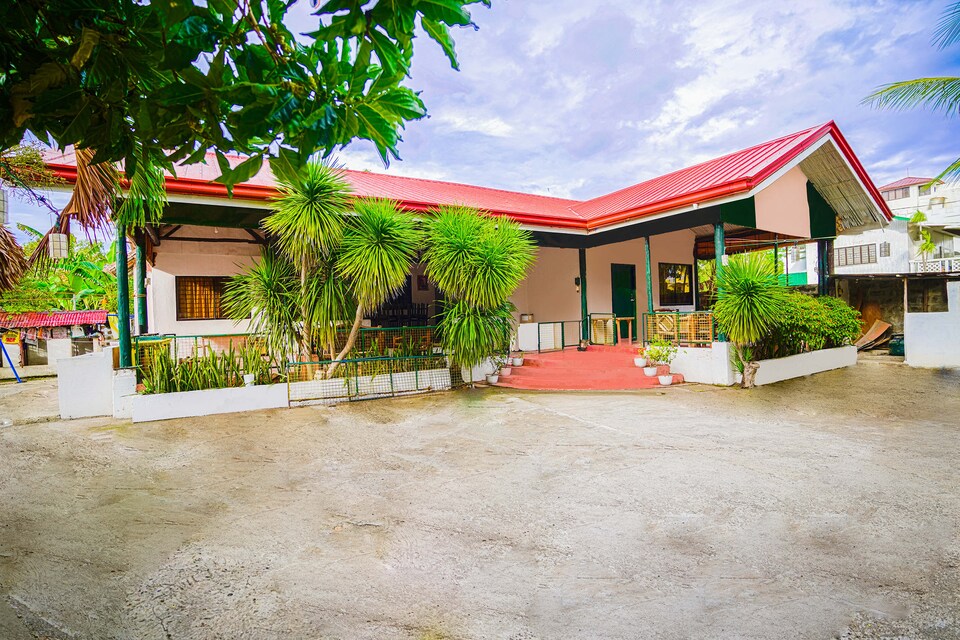 OYO 875 Madhavi Beach Resort, Batangas, Batangas