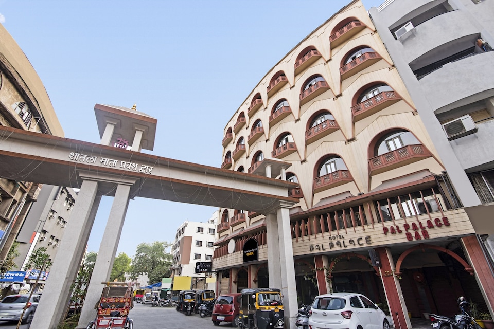 Townhouse OAK Hotel Pal Palace, Bus Stand Nagpur, Nagpur