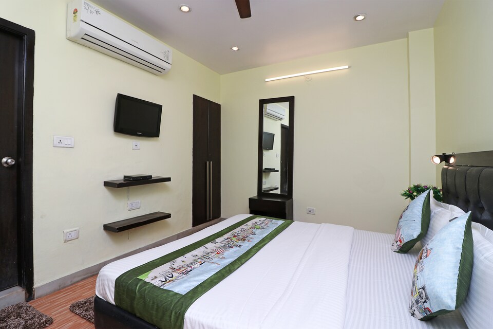 OYO Hotel Star Near Snow World, Noida City Metro, Noida