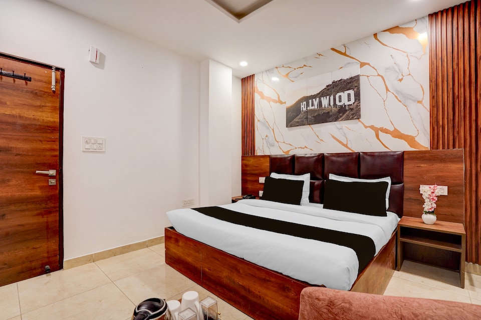 Super Collection O Zirakpur Bus Terminal, Zirakpur, Zirakpur