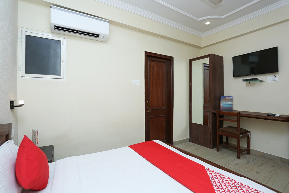 OYO 10515 Hotel Vishnu Villas, New Market Bhopal, Bhopal
