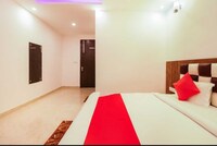 POP Hotel Airport Golden