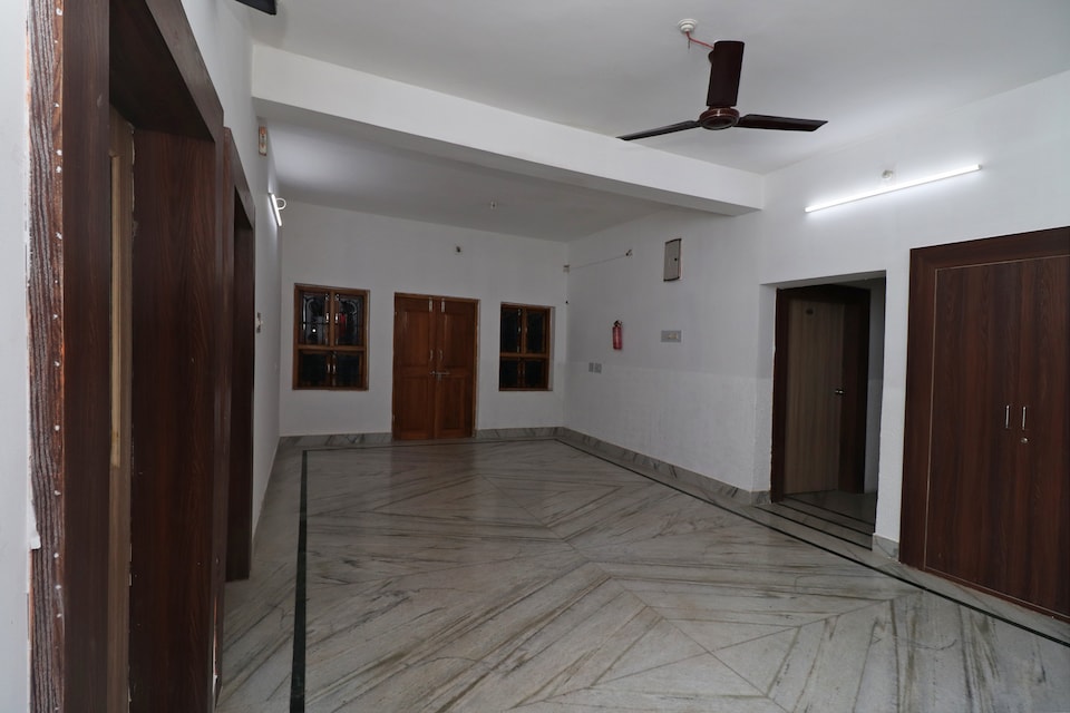 OYO Shivaas Royal, Chandrasekharpur, Bhubaneswar
