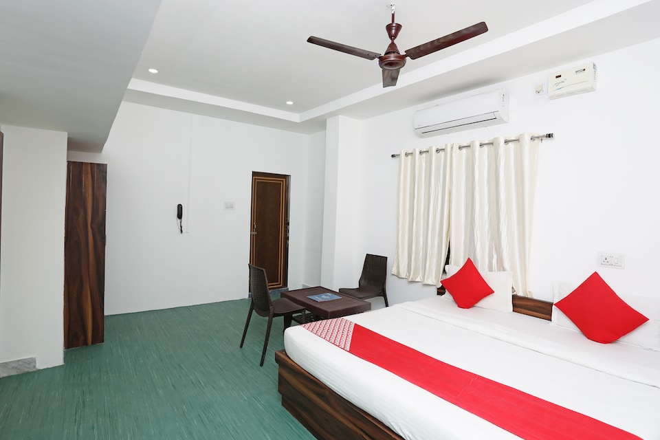 OYO Shivaas Royal, Chandrasekharpur, Bhubaneswar