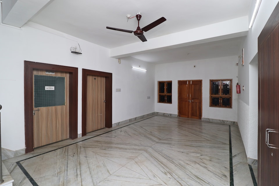 OYO Shivaas Royal, Chandrasekharpur, Bhubaneswar