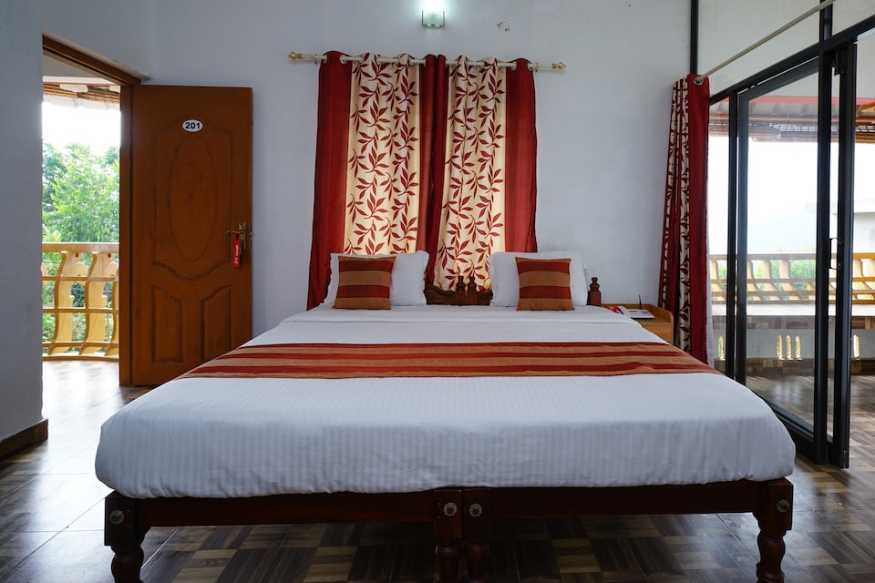 OYO M S Holiday Resort, Anachal, Munnar