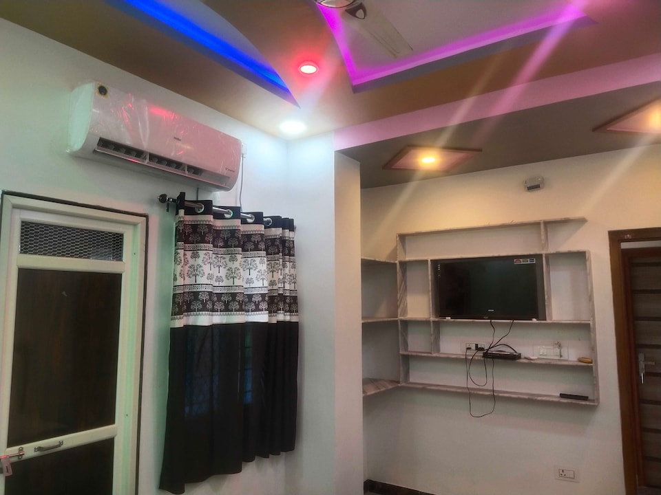 Capital O Hotel 18pm And Cafe House, Lasadiya, Lasadiya