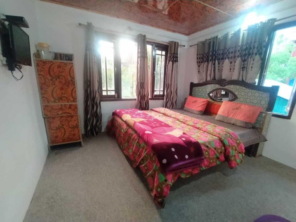 OYO Hayder Homestay, Pahalgam Homes, Pahalgam