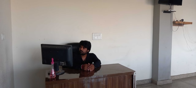 POP Preet Hotel And Restaurant