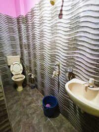 POP Shiv Ganga Hotel Near Sudarshan Cinema