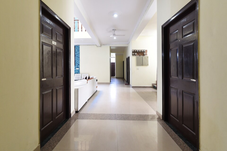 OYO Flagship Perfect Party Inn Near ISKCON Temple Noida, Noida City, Noida