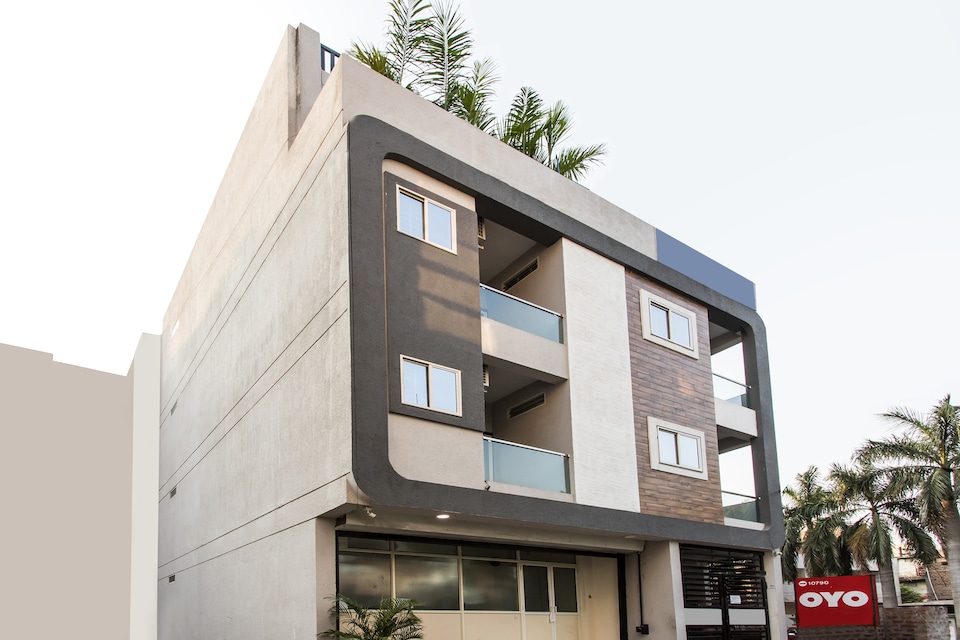  live on IND1010, MG Road Indore, Indore