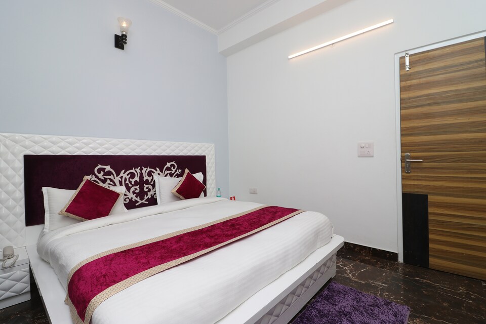 OYO Sangvi Palace Near Pvr Ansal Plaza Greater Noida, Greater Noida, Noida