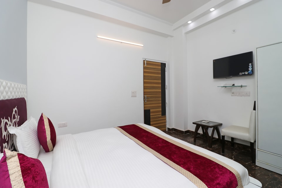OYO Sangvi Palace Near Pvr Ansal Plaza Greater Noida, Greater Noida, Noida
