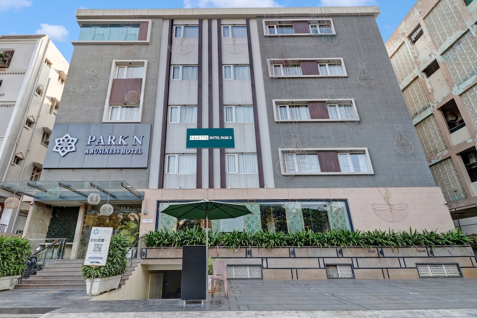 Townhouse OAK Hotel Park N, Mahanadu Extension VIjayawada, Vijayawada