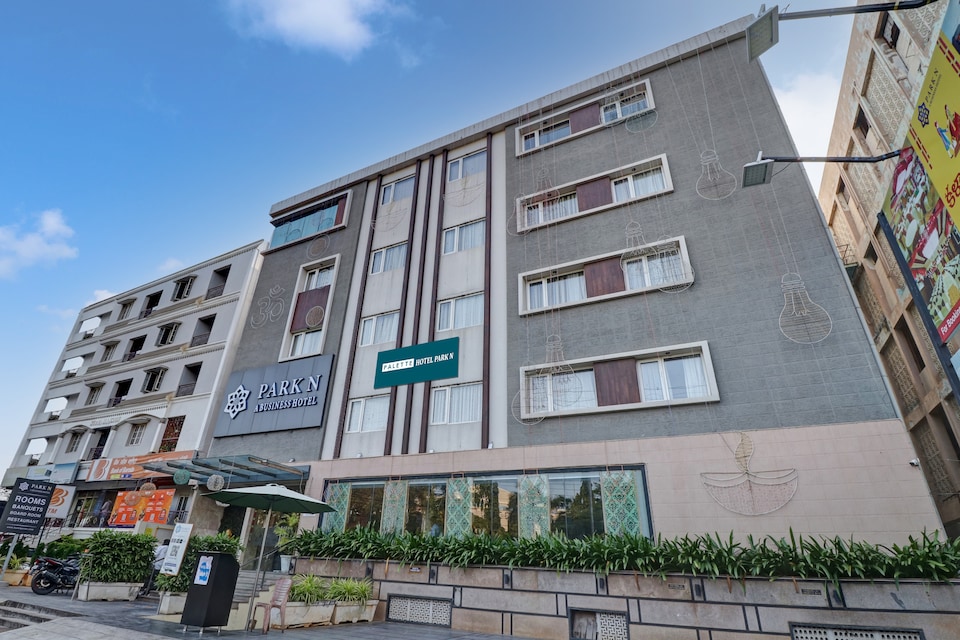 Townhouse OAK Hotel Park N, Mahanadu Extension VIjayawada, Vijayawada