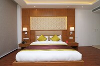 Capital O 10824 Hotel Star Suites
