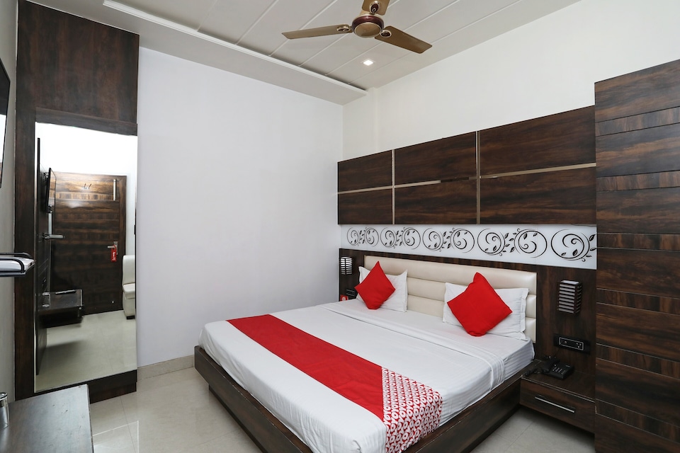 Capital O Hotel Anjali Mahal Inn, Railway Station Mathura, Mathura