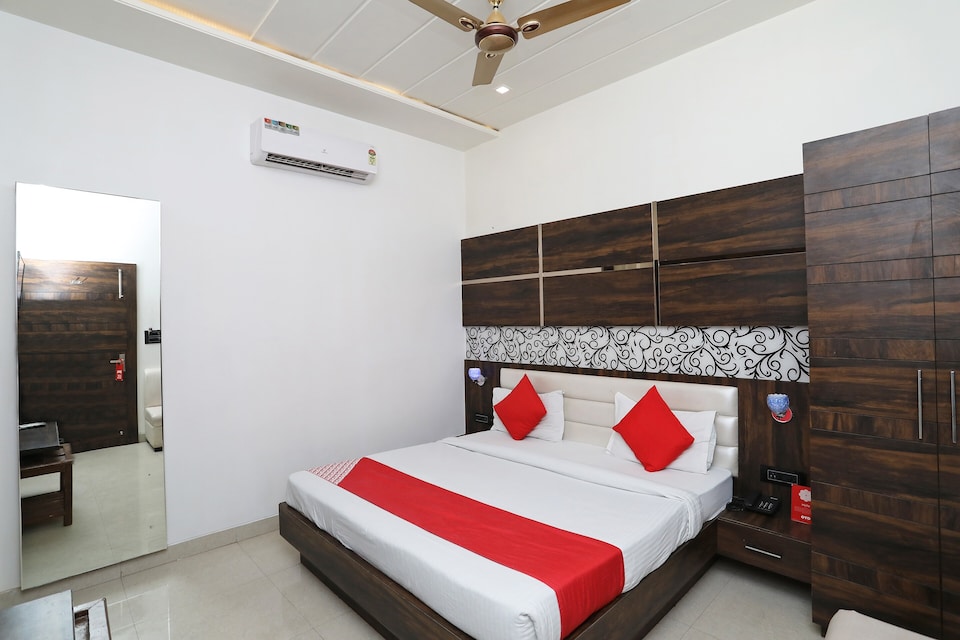 Capital O Hotel Anjali Mahal Inn, Railway Station Mathura, Mathura
