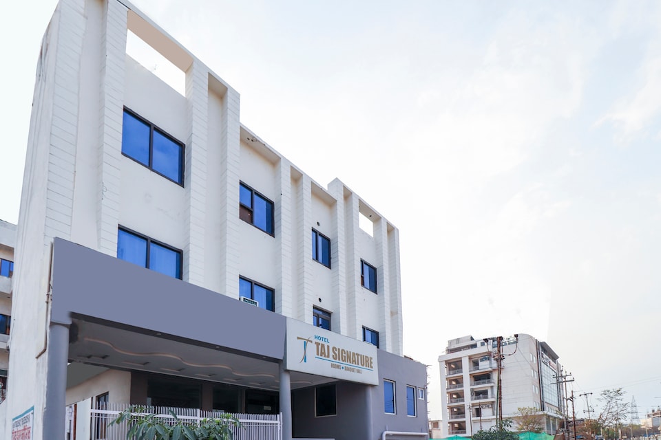 OYO 10876 Hotel Taj signature, Fatehabad Road, Agra