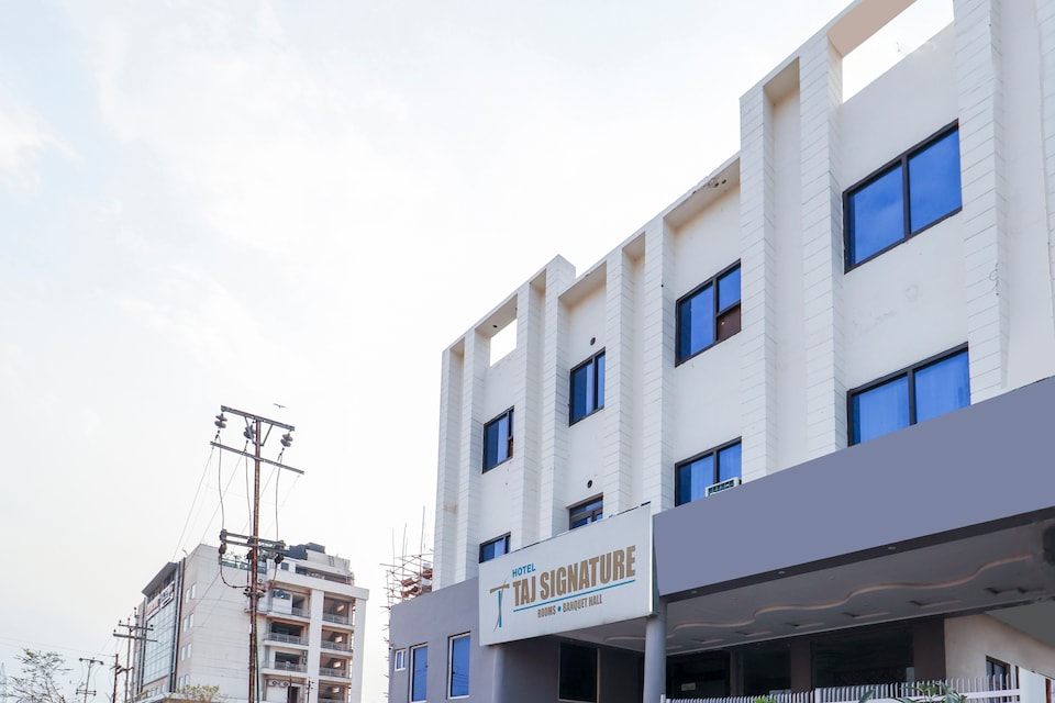 OYO 10876 Hotel Taj signature, Fatehabad Road, Agra
