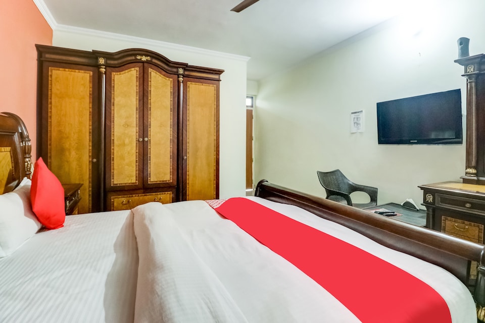 OYO Hotel R K Residency, Old Gurgaon, Gurgaon