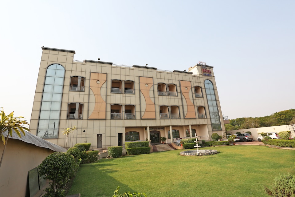 OYO 10897 Hotel Royal Castle, Pandri Road, Raipur