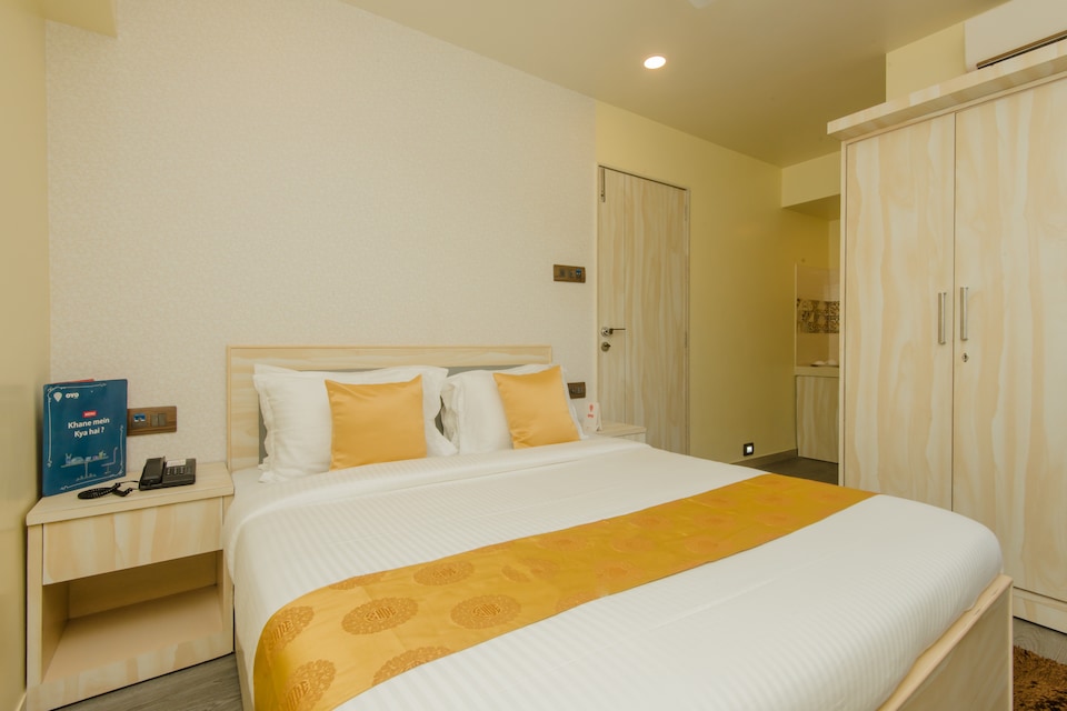 OYO 10899 Hotel Meadow Inn, Mumbai Bandra-Khar-Santacruz, Mumbai