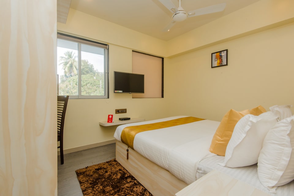 OYO 10899 Hotel Meadow Inn, Mumbai Bandra-Khar-Santacruz, Mumbai