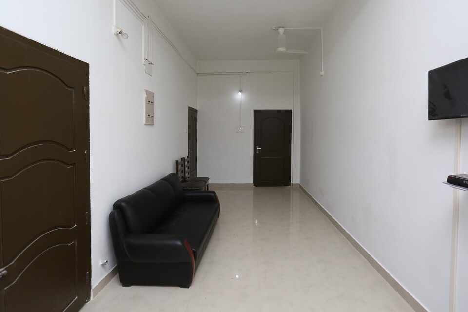 OYO 10912 Nirman Residency, Hatigaon Guwahati, Guwahati