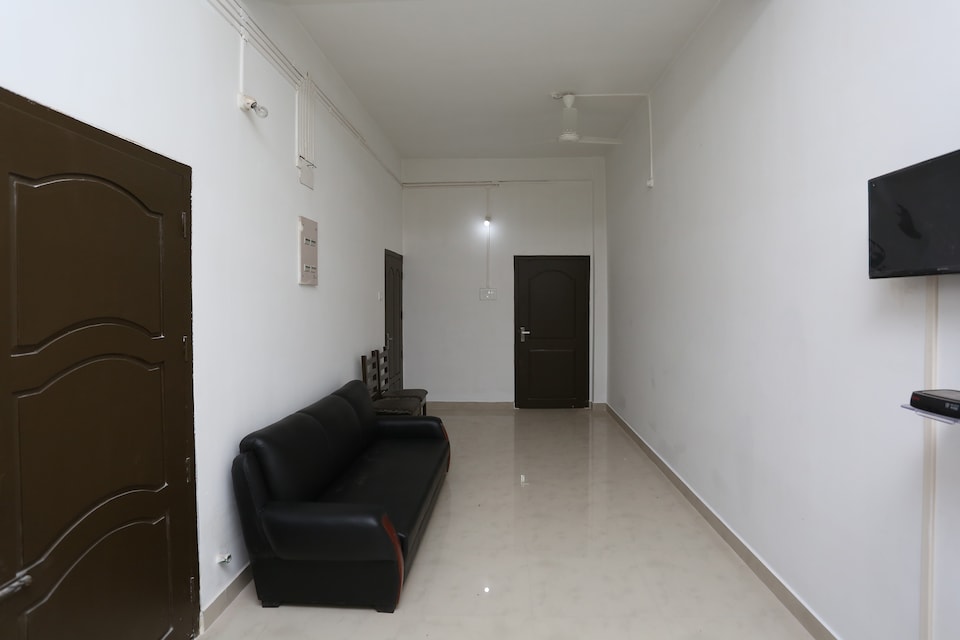 OYO 10912 Nirman Residency, Hatigaon Guwahati, Guwahati