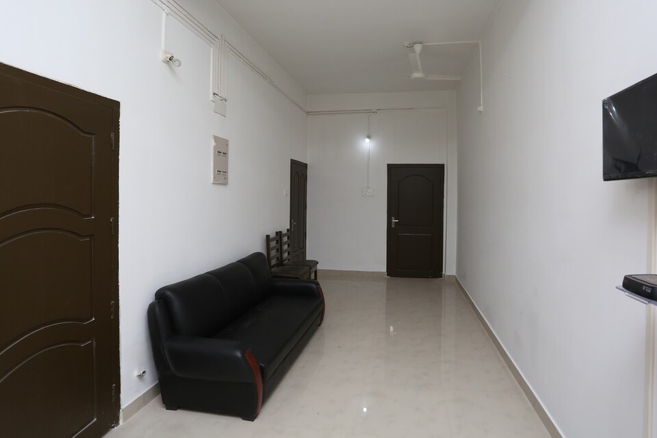 OYO 10912 Nirman Residency, Hatigaon Guwahati, Guwahati