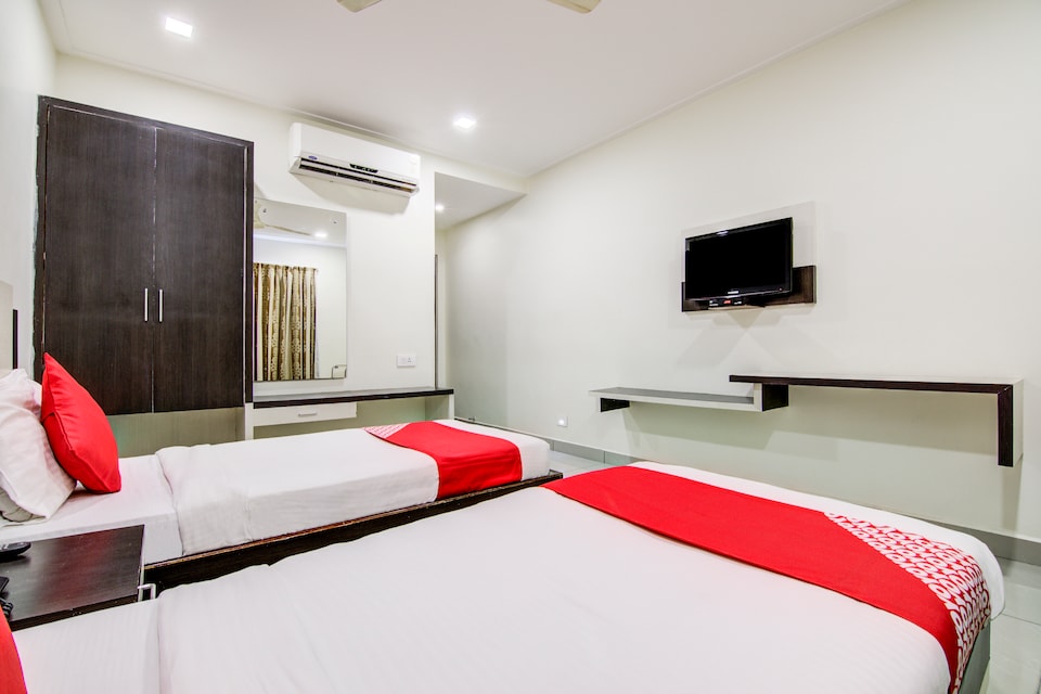 Capital O 1466 Hotel G Square, Mahanadu Extension VIjayawada, Vijayawada