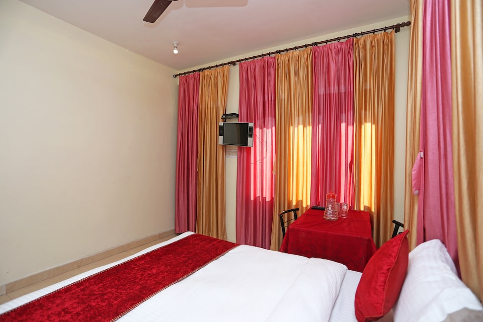 OYO Home 10932 Spacious Studio Mehragaon, Bhowali Nainital, Nainital