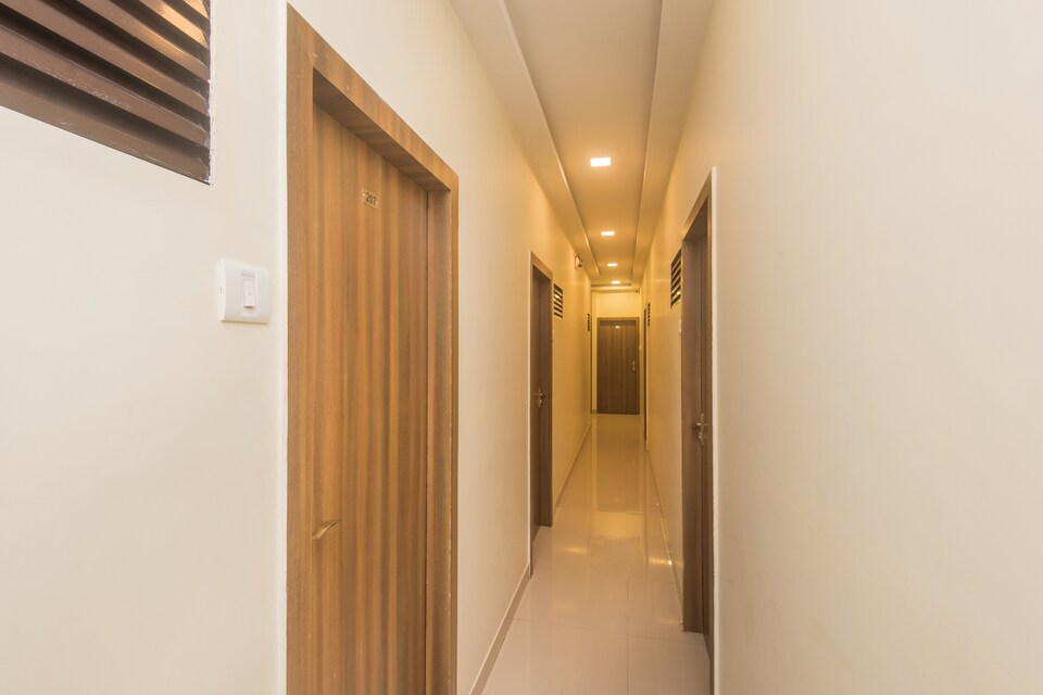 OYO 10954 Hotel Golden Galaxy, Mumbai Bandra-Khar-Santacruz, Mumbai