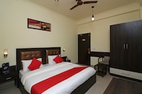 OYO Hotel Applee Inn Near Star Mall