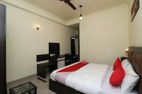 OYO Hotel Applee Inn Near Star Mall