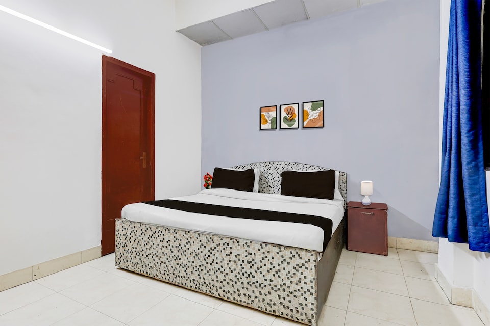 Collection O East of Kailash Near Kailash Colony Metro Station, Greater Kailash Delhi, Delhi