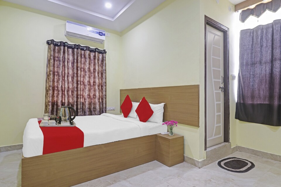 OYO Hotel R Square, LB Nagar-Ramoji, Hyderabad