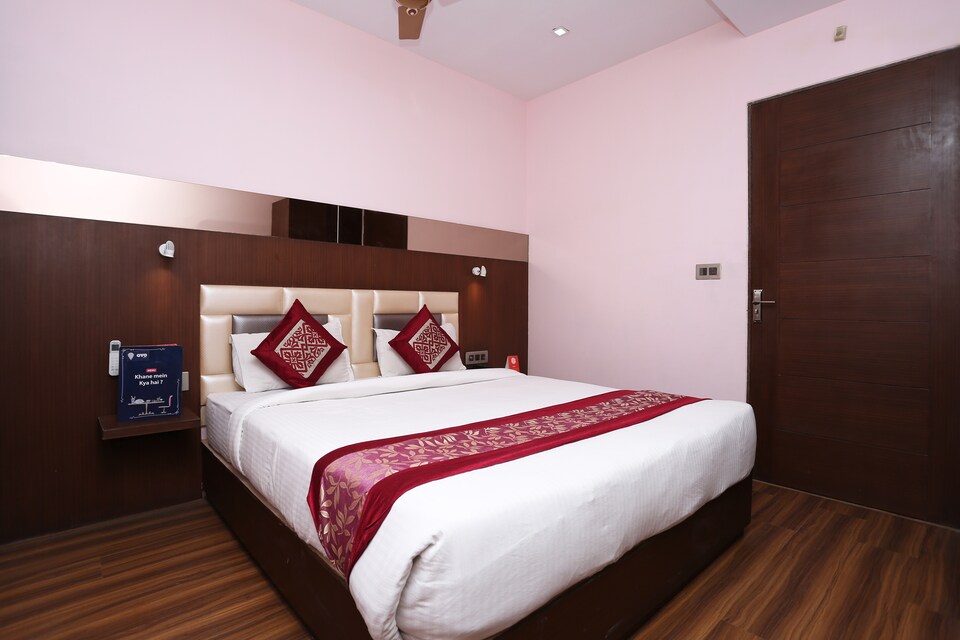 OYO 11043 Hotel Rudra Vilas, Fatehabad Road, Agra